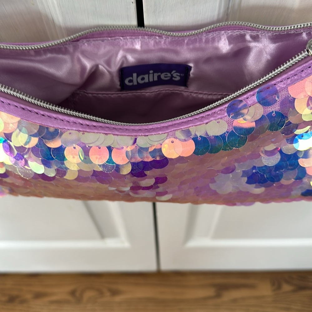 Crossbody with shoulder strap.  Carry it on its own or inside totes.